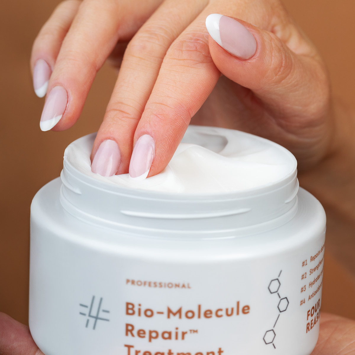 Kauneus & Terveys: Four Reasons Bio-Molecule Repair Treatment on hiusnaamiotestin suosikki!